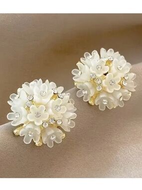 White Floral Cluster Stud Earrings - Elegant Women's Jewelry